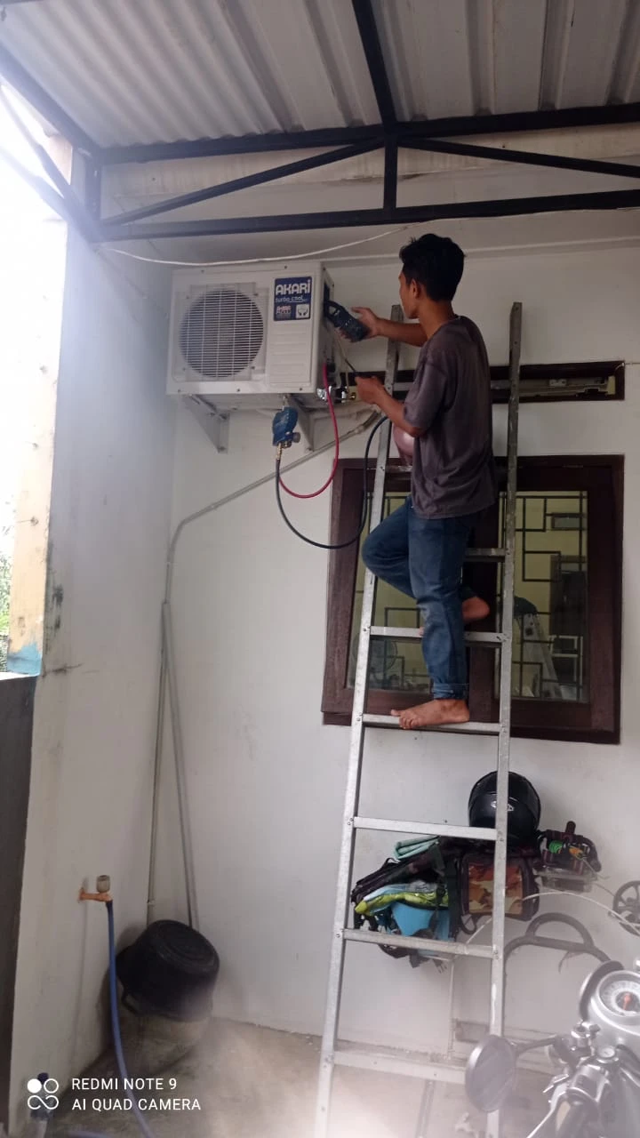 Pengecekan Ampere dan Freon AC Akari 0.5 PK - Anggono Teknik